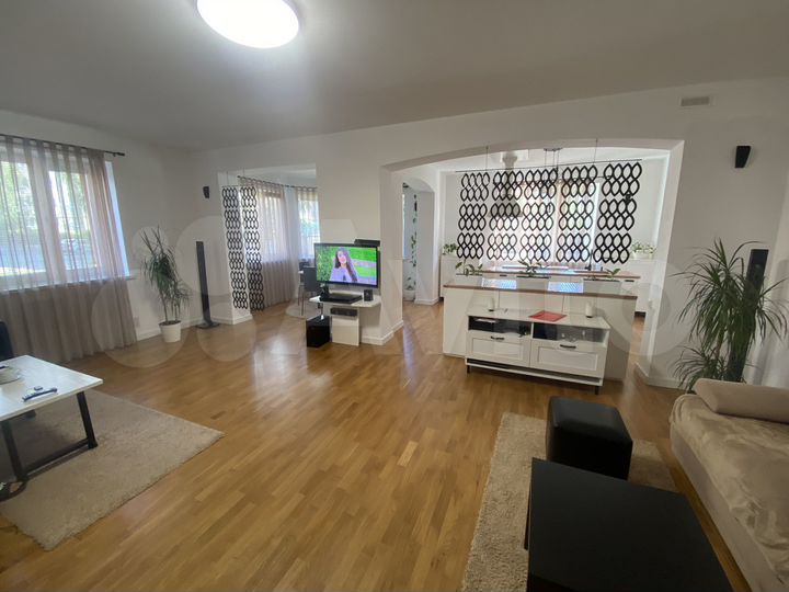 2-к. квартира, 65 м², 1/16 эт.