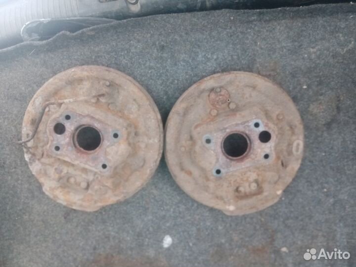 Задний тормозной опорный щит Renault Laguna 1