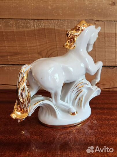 Фарфоровая статуэтка 