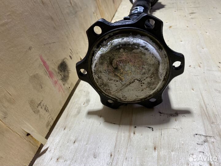 Приводной вал левый Audi A6 C5 2,4 бензин АКПП P49