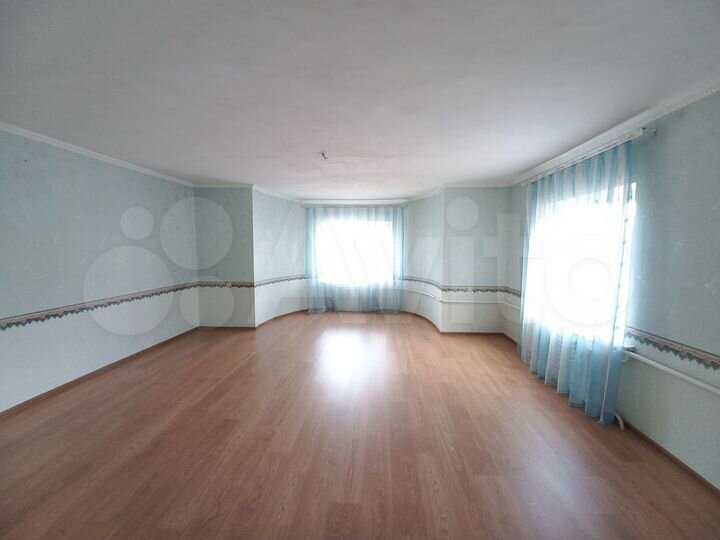 Дом 235 м² на участке 8,1 сот.