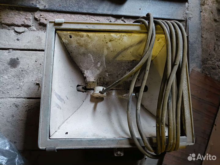 Фонарь прожектор