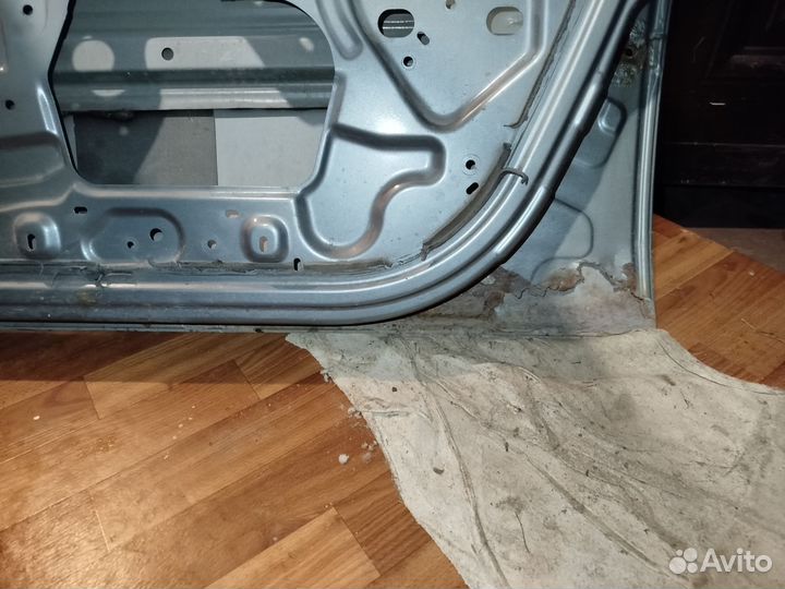 Дверь передняя правая renault logan 1