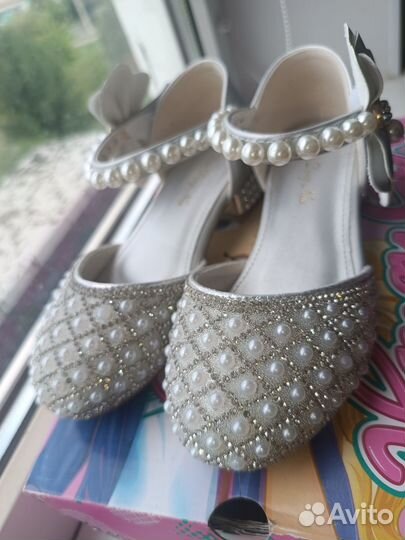 Туфли для девочки 27 размер новые