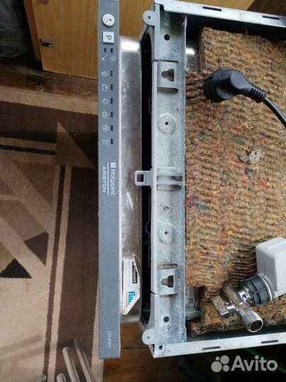 Продаю посудомоечную машину Ariston Lst 41677