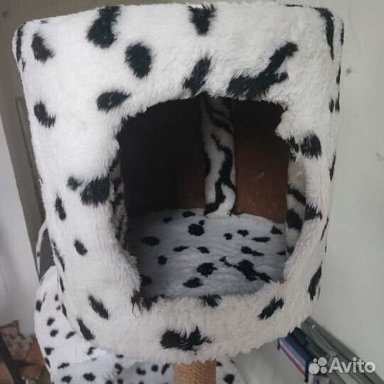 Кошачий домик с когтеточкой