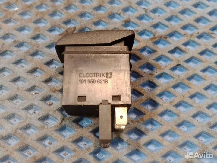 Кнопка обогрева Volkswagen Golf 2