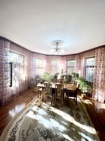 Коттедж 205 м² на участке 9 сот.