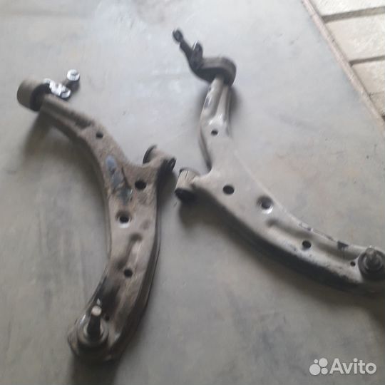 Nissan almera n16 рычаг