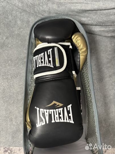 Боксерские перчатки Everlast 10 oz