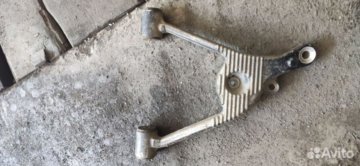 Задний левый нижний рычаг мл w163