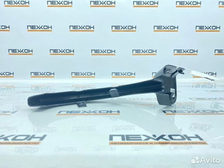 Накладка петли крышки багажника задняя правая Bmw