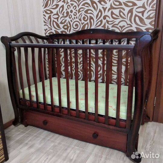 Детская кроватка 