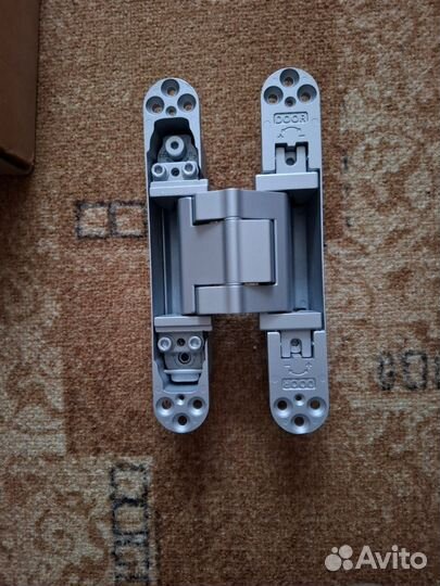 Петли на двери