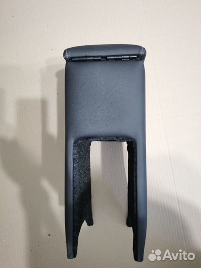 Подлокотник Toyota RAV 1