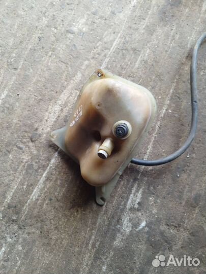 Бачок расширительный Audi 100 С3 445 1986