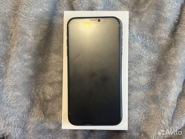 Телефон iPhone 11