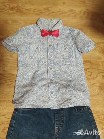 Рубашка и джинсы