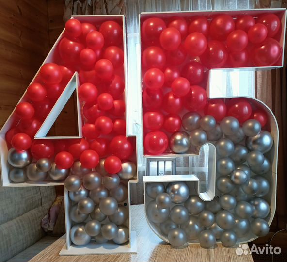 Большая цифра из шаров на др
