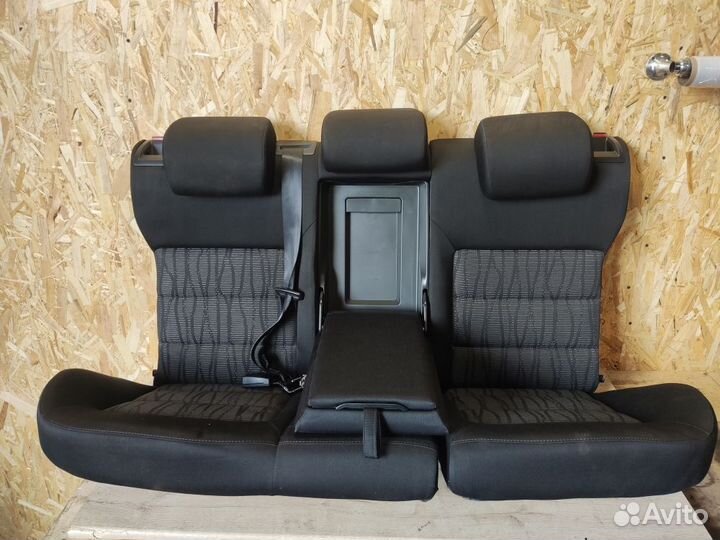Задний ряд сидений Skoda Octavia A5