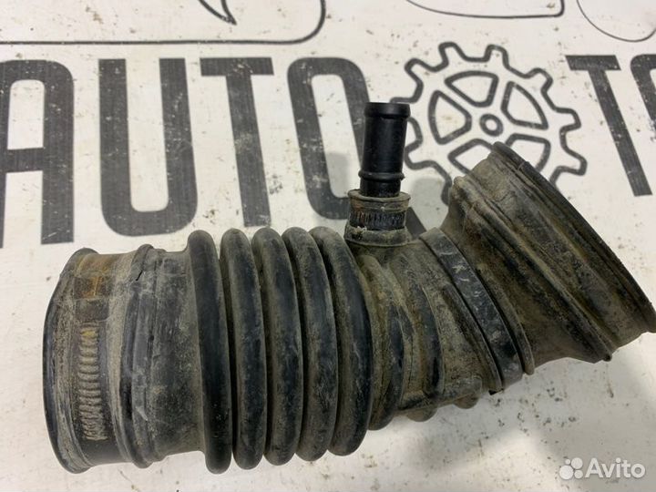 Патрубок воздушного фильтра Nissan X-Trail T30