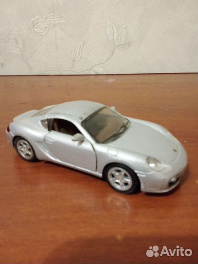 Модель автомобиля Porsche Cayman