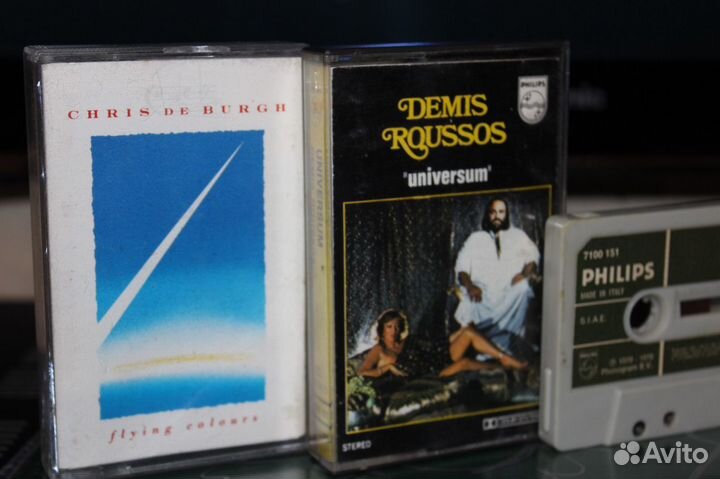 Аудиокассеты на фирменных лейблах