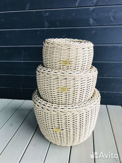 Кашпо из искусственного ротанга