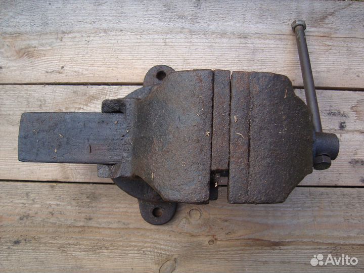 Тиски старинные СССР