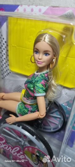 Барби на коляске