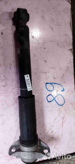 Амортизатор задний правый Lexus UX