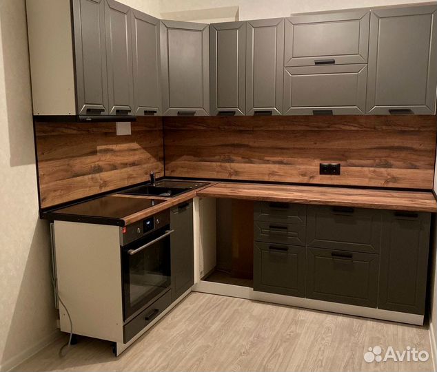 Кухня угловая на заказ.мдф фасады