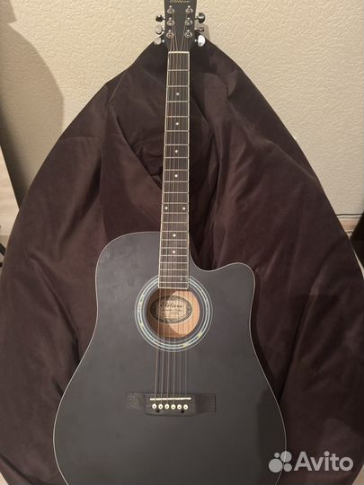 Акустическая гитара