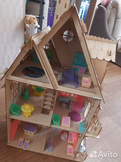 Игрушечный домик деревянный с мебелью