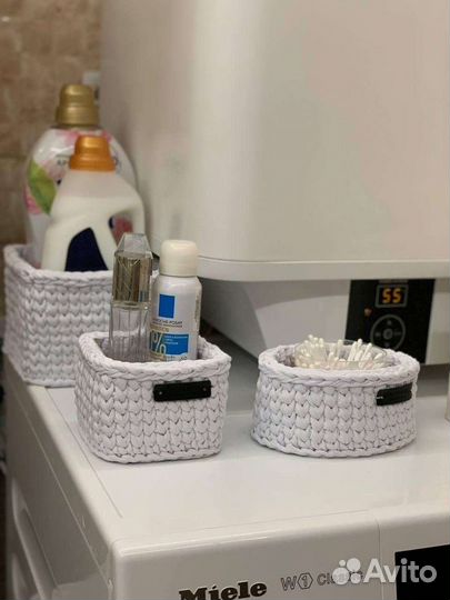 Джутовая корзинка вязаная