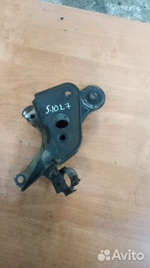 Кронштейн двигателя передний Primera P11 sr20de