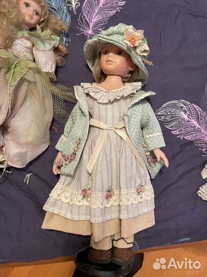 Кукла фарфоровая