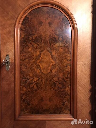 Антикварный шкаф-буфет