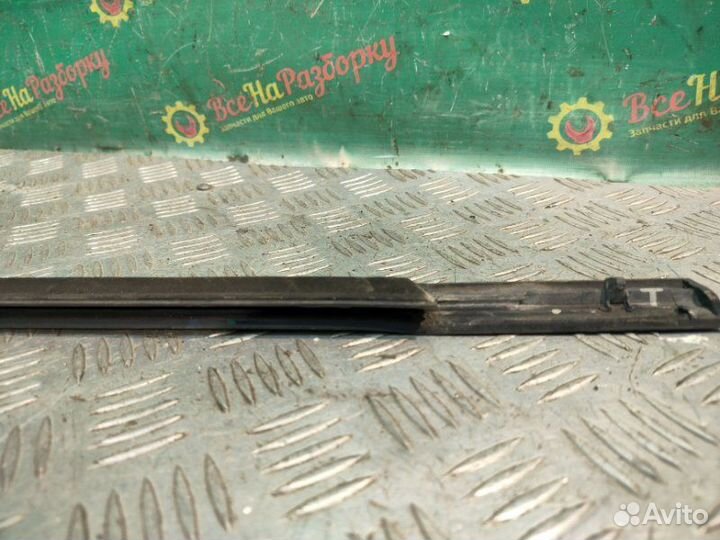 Бархотка стекла дверей задняя левая Peugeot 408