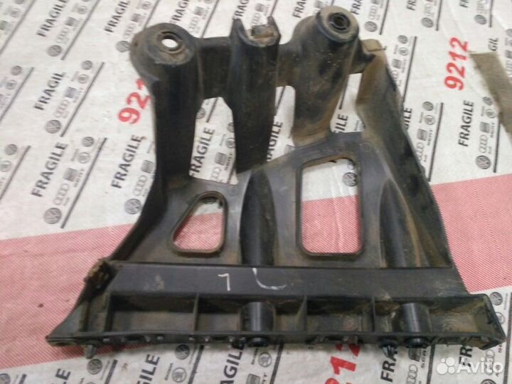 Кронштейн бампера задний левый Citroen C4 2 1.6