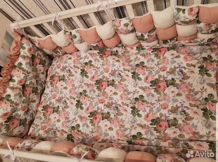 Бортики и комплект постельного белья