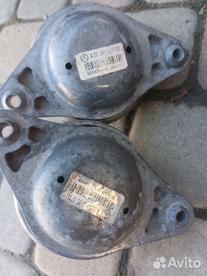 Подушка опоры двигателя на S221