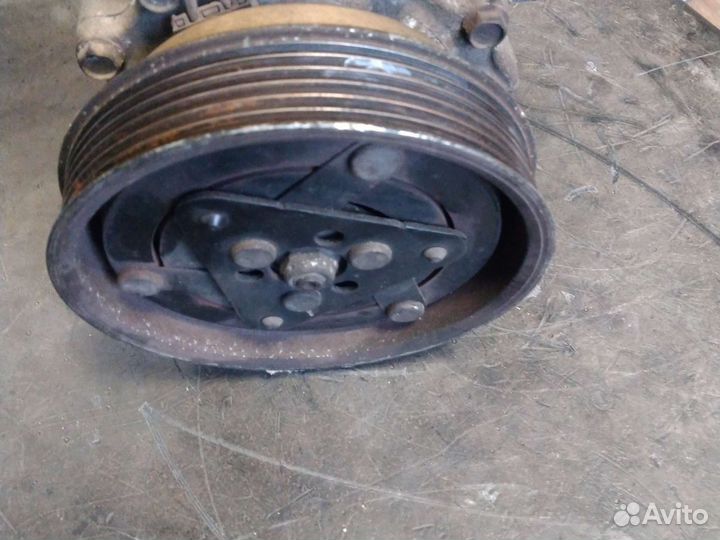 Компрессор кондиционера Renault k9k 714