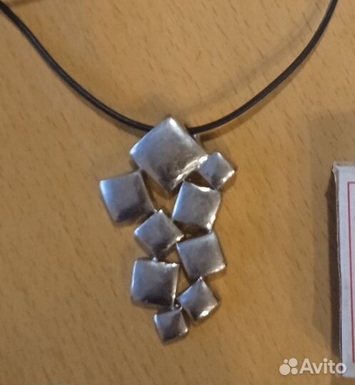 Подвеска с шнурком