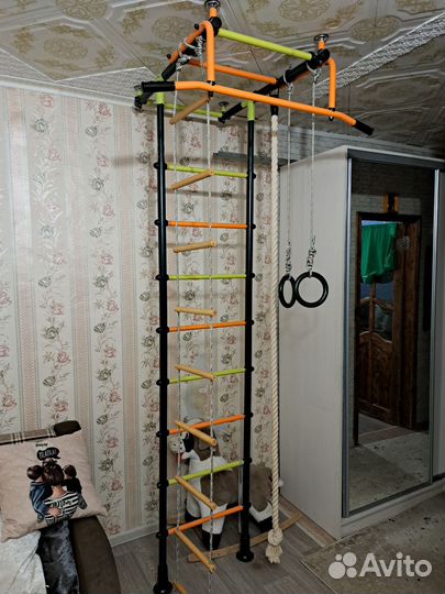 Шведская стенка с турником