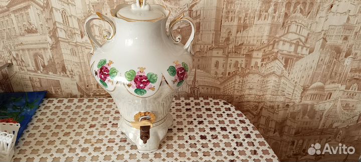 Фарфоровый электрический самовар.Позолота,роспись