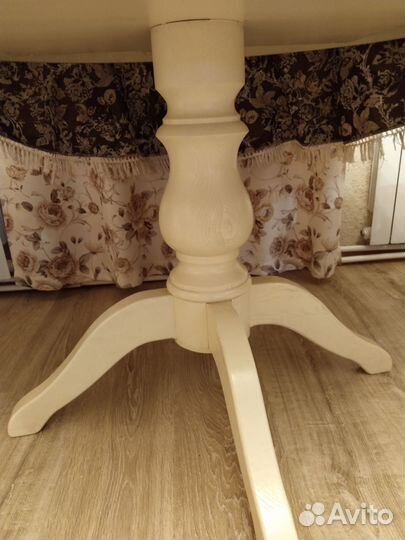 Круглый стол раздвижной из массива