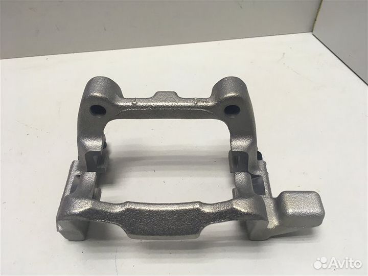 Скоба суппорта заднего Skoda Octavia (A5 1Z)