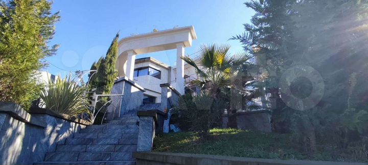 Дом 520 м² на участке 17 сот.