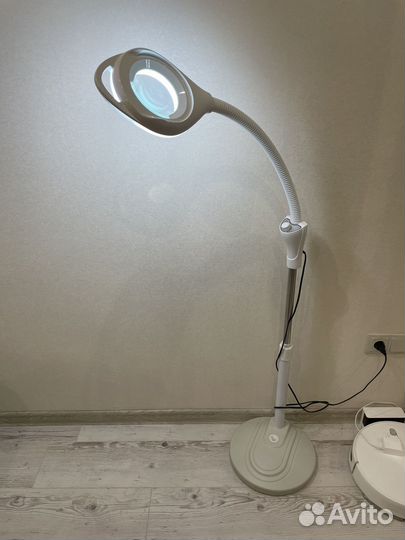 Лампа лупа напольная